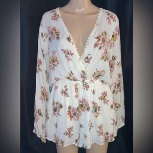 Women’s Coverup Audrey 3+1 Romper. Lined on bottom. Size M-L. Cream with flowers